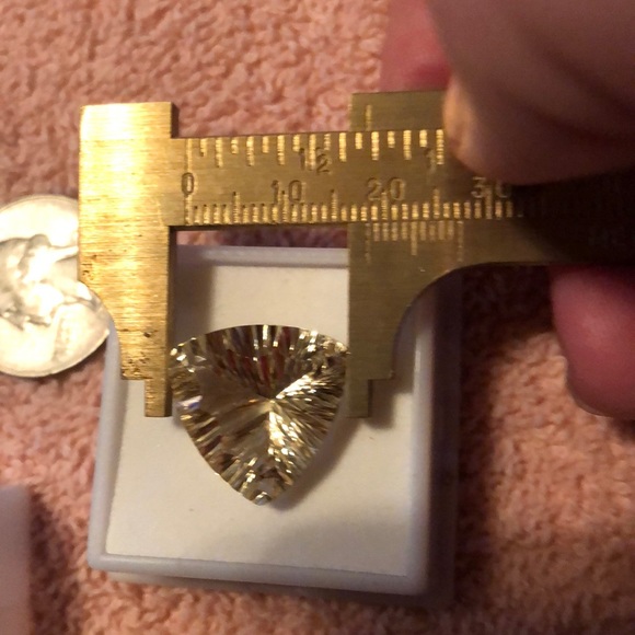 15 ct YELLOW Labradorite 16x17 Fantasy/Radiant Cut - Picture 6 of 8